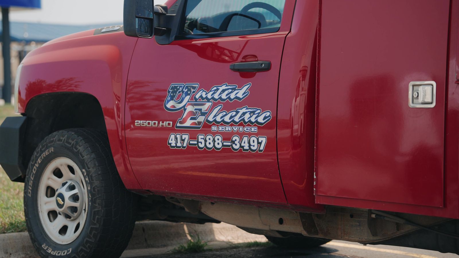 United Electric Service truck lettered with the Lebanon, Missouri phone number